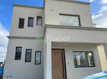 Casa · 110m² · 4 Ambientes · 1 Cochera · Casa en Venta en Santa Elisa, Pilar del Este, Pilar
