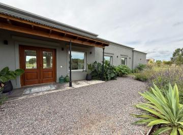 Casa · 220m² · 5 Ambientes · 4 Cocheras · Casa en Barrio Estancia La Macarena Capilla del Señor