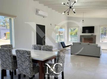 Casa · 130m² · 4 Ambientes · Casa en Venta en Costa Esmeralda Fondo Libre 4 Amb
