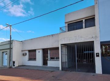 Casa · 198m² · 4 Ambientes · 2 Cocheras · Casa de 2 Dorm. y Amplio Galpòn