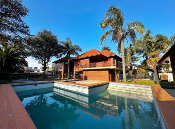 Casa · 390m² · 10 Ambientes · 6 Cocheras · Casa en Venta en La Plata.