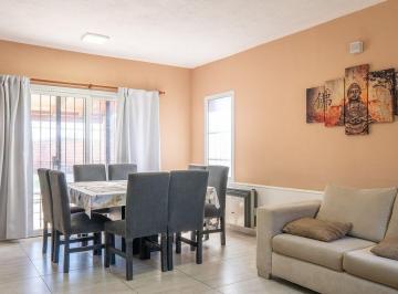 Casa · 125m² · 5 Ambientes · 1 Cochera · Venta Casa de 3 Dorm. en Funes