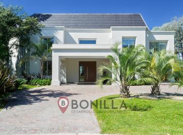 Casa · 580m² · 7 Ambientes · 4 Cocheras · Espectacular Casa en Saint Thomas! con Terreno de 2.000 M!