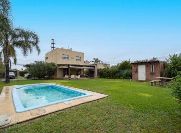 Casa · 218m² · 5 Ambientes · 2 Cocheras · Casa en Roldan