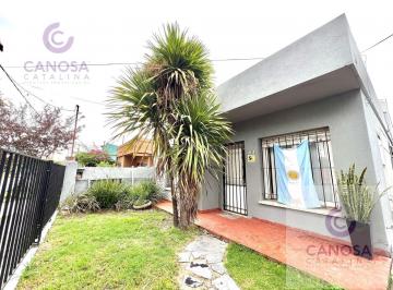 Casa · 80m² · 3 Ambientes · Venta - Casa en Luis Guillón