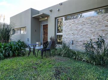 Casa · 171m² · 5 Ambientes · 1 Cochera · Venta Casa 3 Dorm. Una Planta, Bº Cerrado San Joaquín - Gonnet