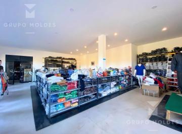 Local comercial · 490m² · 8 Ambientes · 2 Cocheras · Galpón Industrial, Local y Oficinas - Lujan