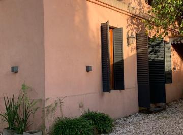 Casa de 3 ambientes, La Plata · Casa en Venta en Arturo Segui