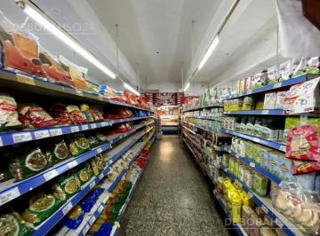 Local comercial · 600m² · 8 Ambientes · Excelente Propiedad Local en Esquina Ubicado Frente a La Comisaría!