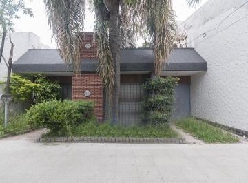 Casa · 174m² · 4 Ambientes · 3 Cocheras · Excelente Casa en Villa Lugano con Cochera y Parrilla!
