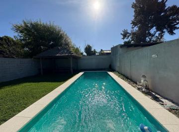 Casa · 70m² · 3 Ambientes · 1 Cochera · Casa con Parque en Venta - 619 Entre 6 Bis y 7