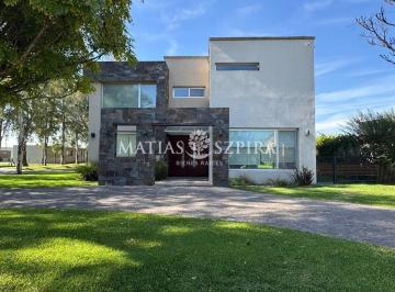 MSB-MS3-8367_2 · Casa en Venta en La Cesarina Oportunidad!