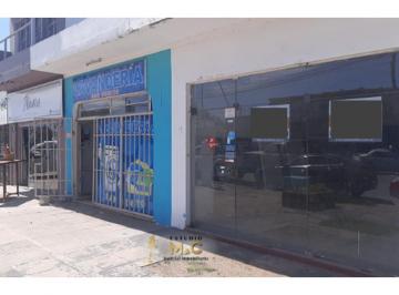 FRENTE · Excelente Local Comercial Sobre Recta Martinolli