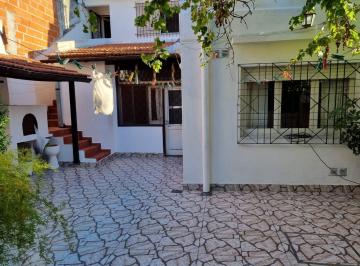 Casa · 169m² · 5 Ambientes · 1 Cochera · Propiedad Ideal Para 2 Familias. Zona de Múltiples Accesos