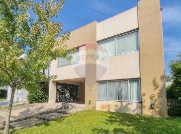 Casa · 268m² · 6 Ambientes · 3 Cocheras · Casa Venta 4 Dorm. Tipas Nordelta