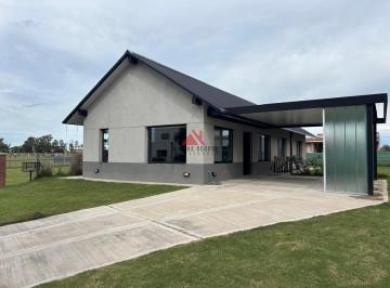 Casa · 103m² · 3 Ambientes · 1 Cochera · Casa en Venta en Santo Tomas, Pilar, G. B. a. Zona Norte