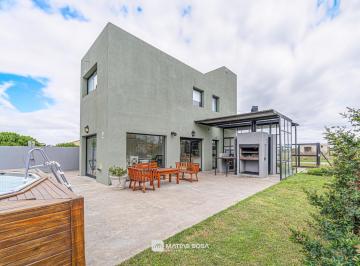 Casa · 108m² · 5 Ambientes · Venta - Casa 4 Ambientes Conteiner - Acantilados