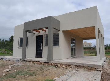 Casa · 54m² · 3 Ambientes · 1 Cochera · Casa en Venta - 2 Dorm. 1 Baño - 200 m² - Necochea