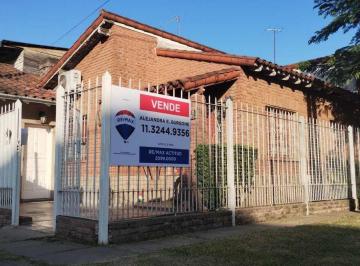 Casa · 180m² · 5 Ambientes · 1 Cochera · Casa 4 Ambientes en Venta Apta Credito