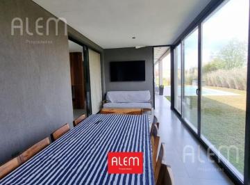 Casa · 220m² · 6 Ambientes · 2 Cocheras · Casa en Venta en Santa Rita