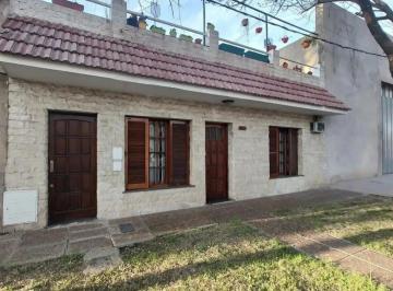 Casa · 103m² · 2 Dormitorios · Casa en Venta 2 Dorm. con Quincho y Pileta, Barrio Belgrano
