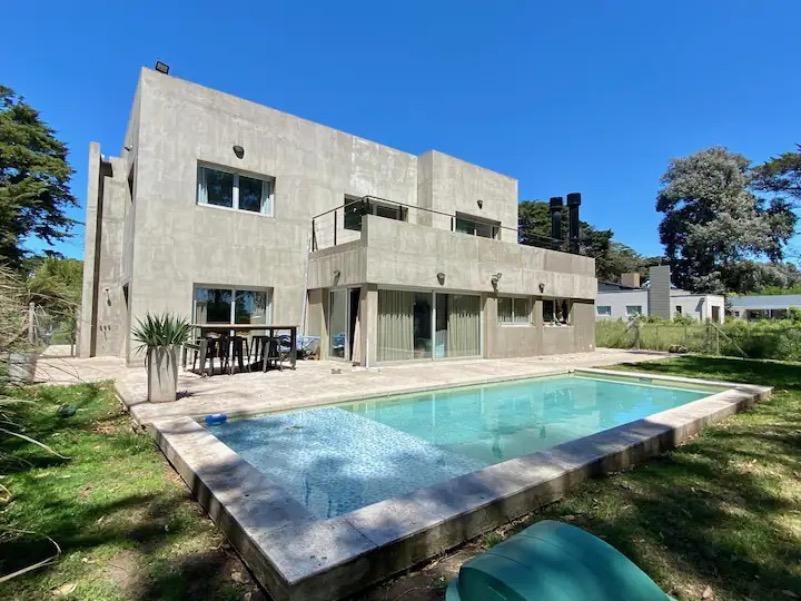 Importante casa 5 ambientes ubicada en el barrio privado de barracas de san benito chapadmalal mar del plata