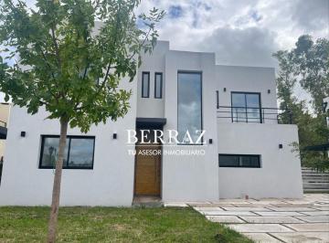 Casa · 192m² · 6 Ambientes · 3 Cocheras · Casa Venta 4 Dorm. Barrio Santa Lucia Lote de 493 m² Pilar del Este