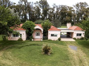Casa · 220m² · 4 Ambientes · 2 Cocheras · Casa a La Venta en Santa Matilde Comarcas de Lujan