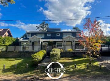 Casa de 6 ambientes, Villa Gesell · Venta 2 Casas en Block! Excelente Oportunidad