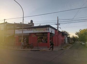 Local comercial · 180m² · 2 Cocheras · Vental Local con Fondo de Comercio Junin 5300