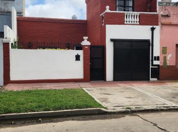 Frente · Casa de 4 Amb con Jardin y Garage