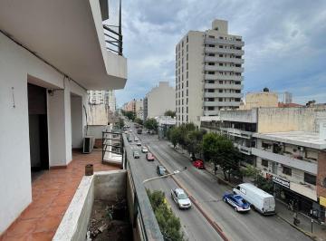 Departamento de 5 ambientes, Córdoba · Venta B° Alberdi Semipiso 3 Hab Colon 1400