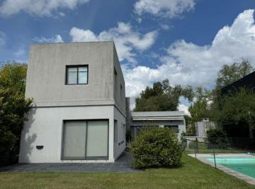 Casa · 167m² · 5 Ambientes · 2 Cocheras · Venta Casa 5 Ambientes Santa Guadalupe, Pilar del Este