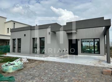 Casa · 156m² · 4 Ambientes · 2 Cocheras · Casa en Alquiler Barrio San Felipe Canning Village Ezeiza