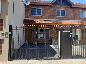 Casa · 4 Ambientes · 1 Cochera · Casa - Carapachay
