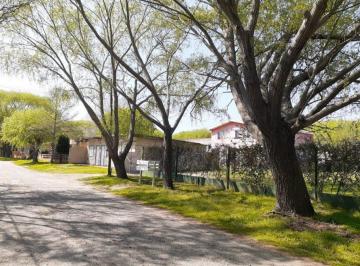 Casa · 5 Ambientes · 2 Cocheras · Casa con Gran Lote