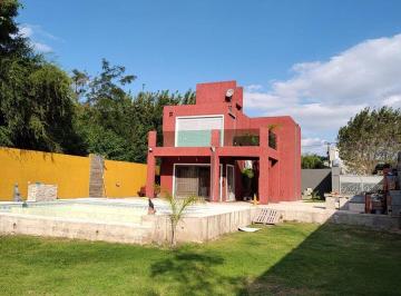 Casa · 130m² · 2 Ambientes · 2 Cocheras · Vende Casa de Dos Pisos en La Calera