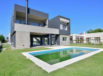 Casa · 195m² · 4 Ambientes · 1 Cochera · Casa en Venta Las Golondrinas 3 Dorm. Pileta