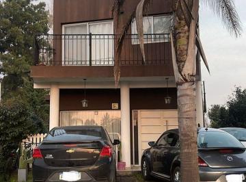 Casa · 159m² · 4 Ambientes · Casa con Pileta Barrio Cerrado La Candela Pilar