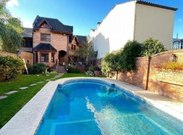 Casa · 415m² · 5 Ambientes · 3 Cocheras · Alquiler Casa en Castelar Nor a 100 Mt de Sarmiento
