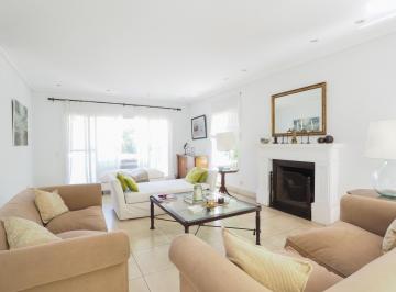 Casa · 307m² · 7 Ambientes · Muy Luminosa, Espacios Amplios.