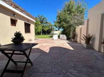 Casa · 220m² · 6 Ambientes · 2 Cocheras · Venta - Casa Seis Ambientes Moderna con Patio Pringles 1846