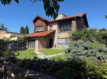 Casa · 310m² · 5 Ambientes · 2 Cocheras · Imponente Casa en Pleno Centro de Villa Adelina