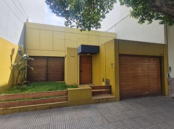 Casa de 4 ambientes, Monte Castro · Casa 4 Ambientes con Garage, Jardin Al Frente, 2 Patios y Terraza con Quincho