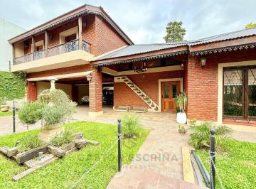 Casa · 250m² · 5 Ambientes · 6 Cocheras · Casa en Ituzaingó Norte