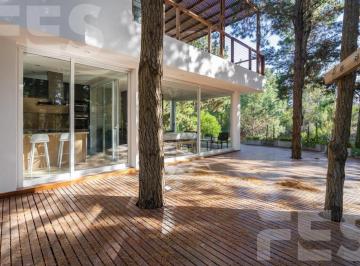 Casa · 300m² · 6 Ambientes · 1 Cochera · Casa en Alquiler Temporal Costa Esmeralda
