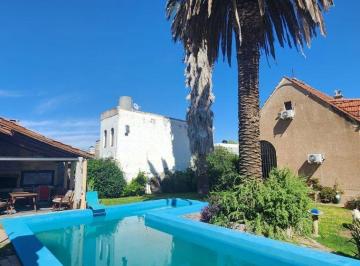 Casa · 400m² · 9 Ambientes · 2 Cocheras · Venta Casa 5 Dorm. Tipo Chalet, Cordoba