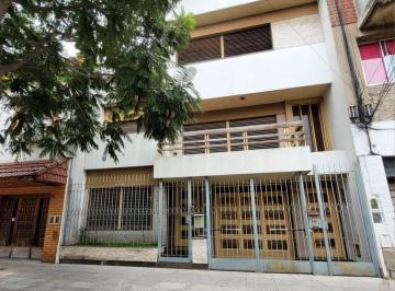 Casa de 7 ambientes, Parque Chacabuco · Venta en Block Excelente Casa Multifamiliar Sin Subdividir