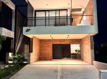 Casa de 6 ambientes, Córdoba · Duplex en Venta en La Luisita. 3 Dorm. con Pileta. a Estrenar.