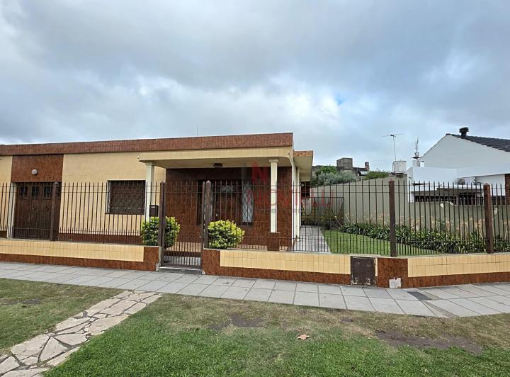 Casa · 178m² · 3 Ambientes · 2 Cocheras